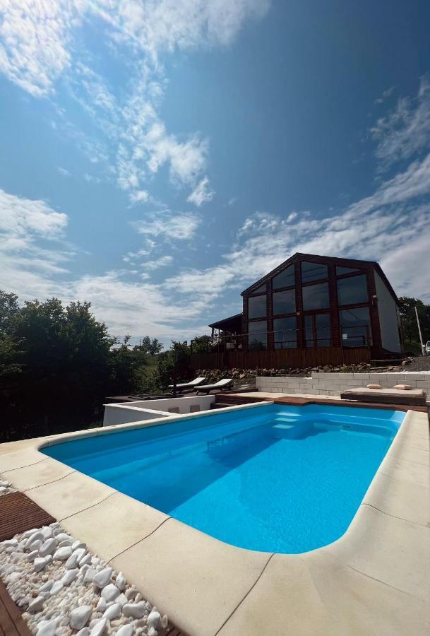 Le Chalet M - Cabana Cu O Panorama De Poveste. Surdesti  Luaran gambar