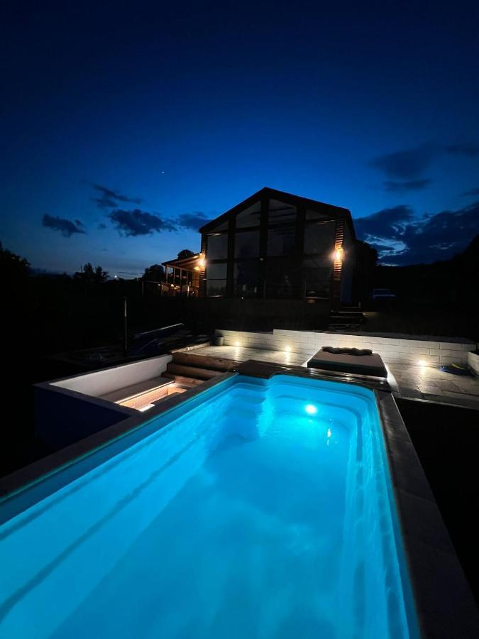 Le Chalet M - Cabana Cu O Panorama De Poveste. Surdesti  Luaran gambar
