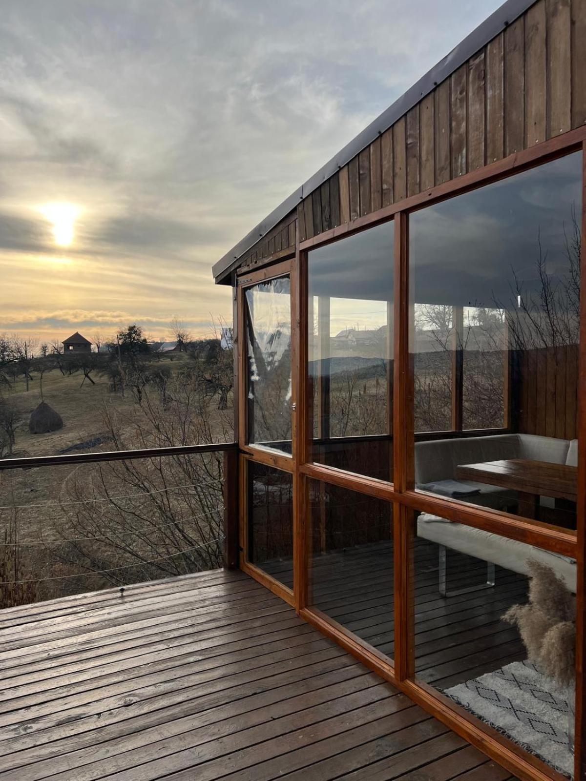 Le Chalet M - Cabana Cu O Panorama De Poveste. Surdesti  Luaran gambar