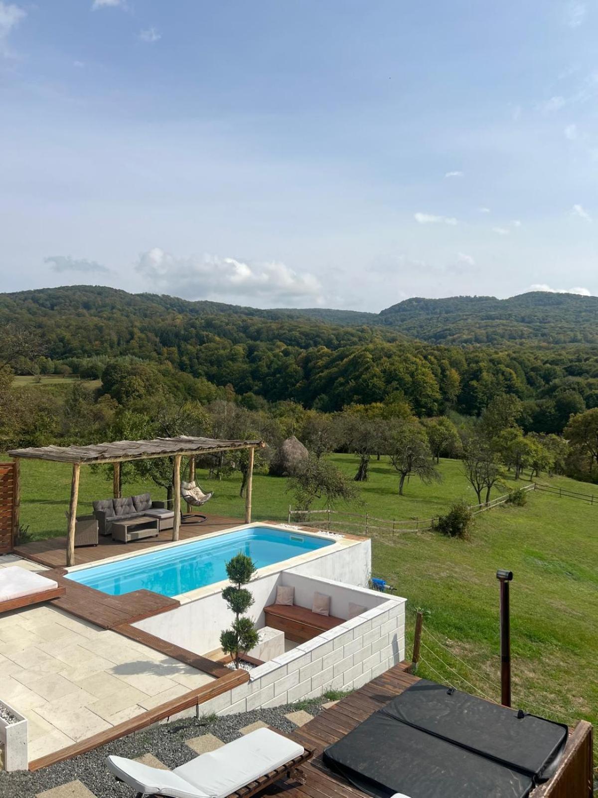 Le Chalet M - Cabana Cu O Panorama De Poveste. Surdesti  Luaran gambar