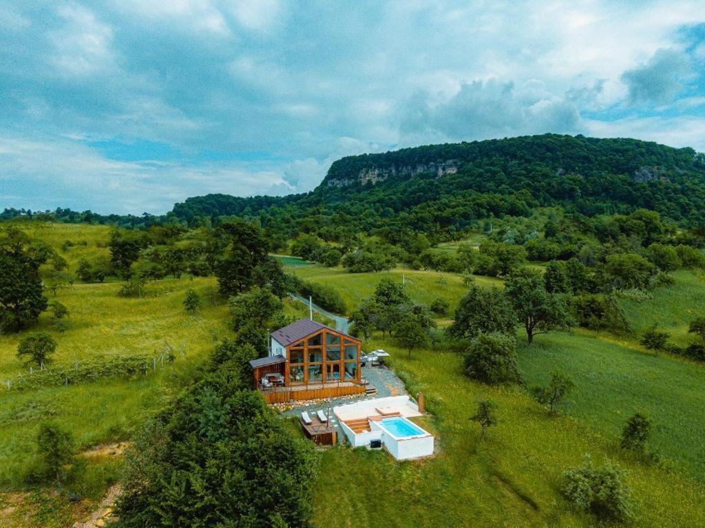 Le Chalet M - Cabana Cu O Panorama De Poveste. Surdesti  Luaran gambar
