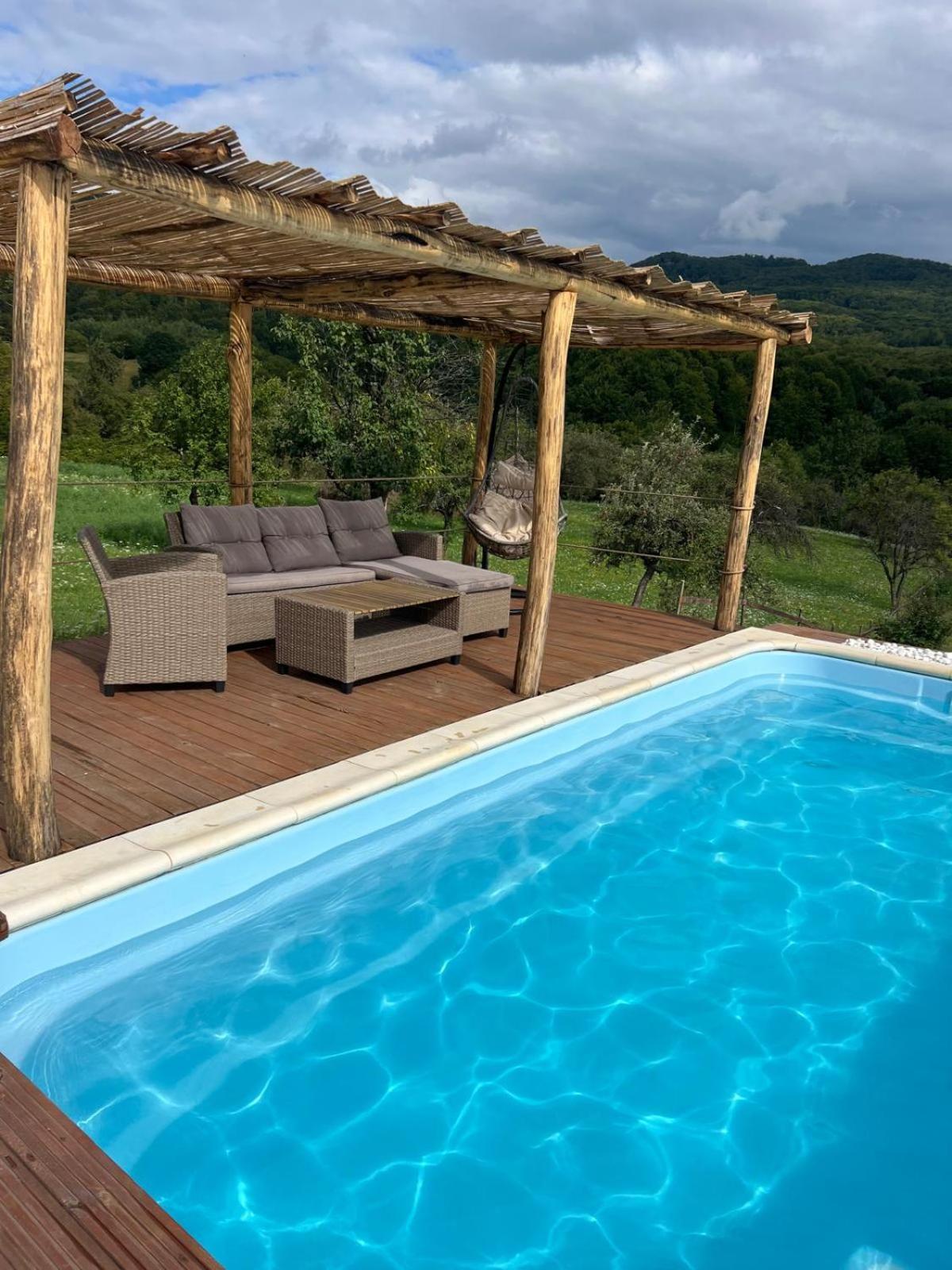 Le Chalet M - Cabana Cu O Panorama De Poveste. Surdesti  Luaran gambar