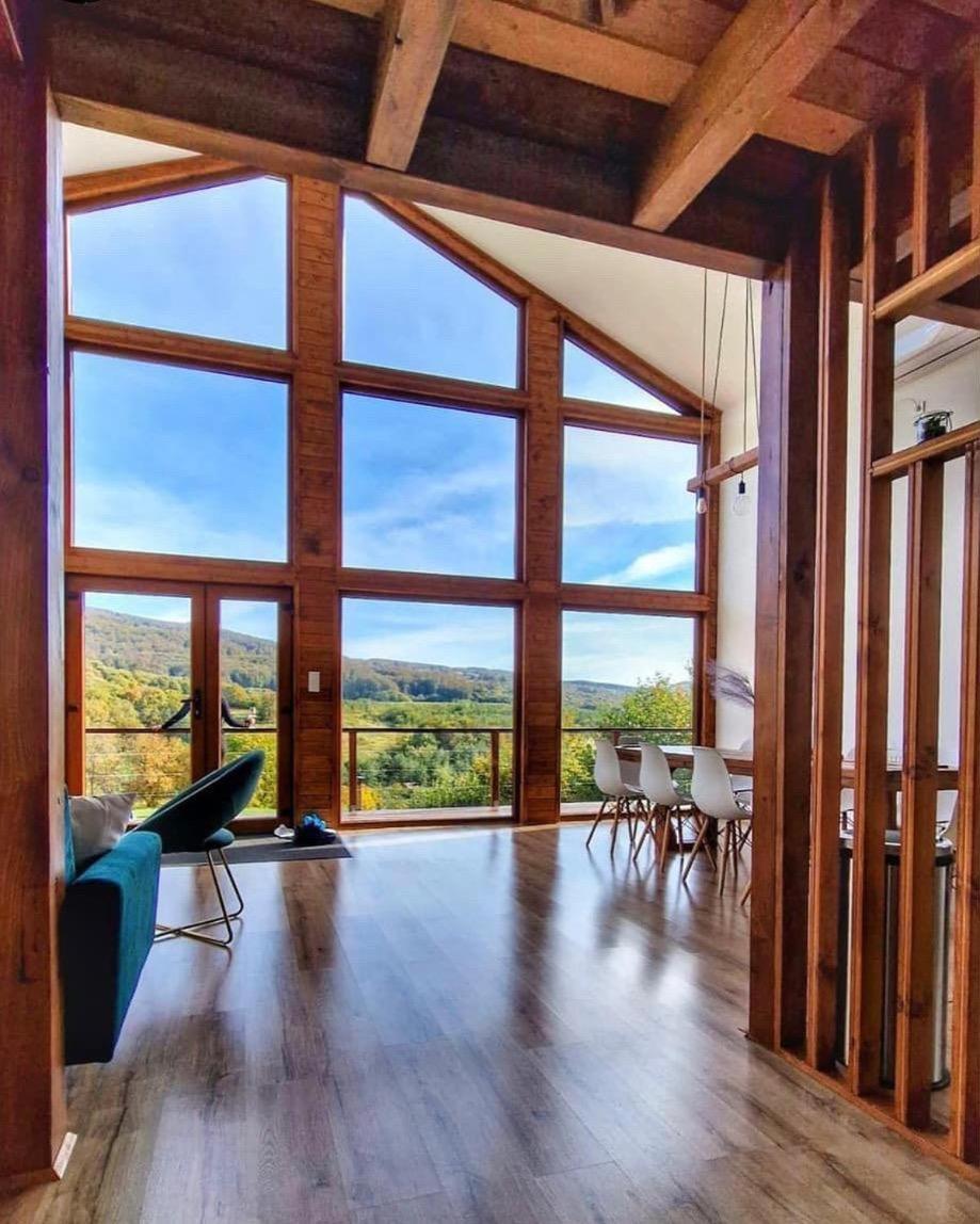 Le Chalet M - Cabana Cu O Panorama De Poveste. Surdesti  Luaran gambar