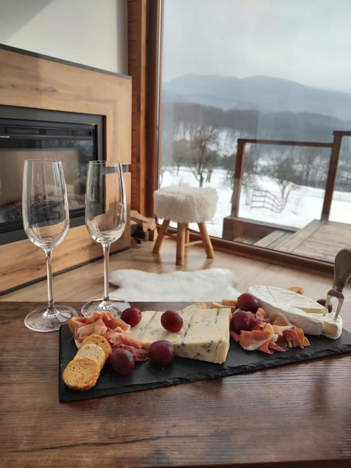 Le Chalet M - Cabana Cu O Panorama De Poveste. Surdesti  Luaran gambar