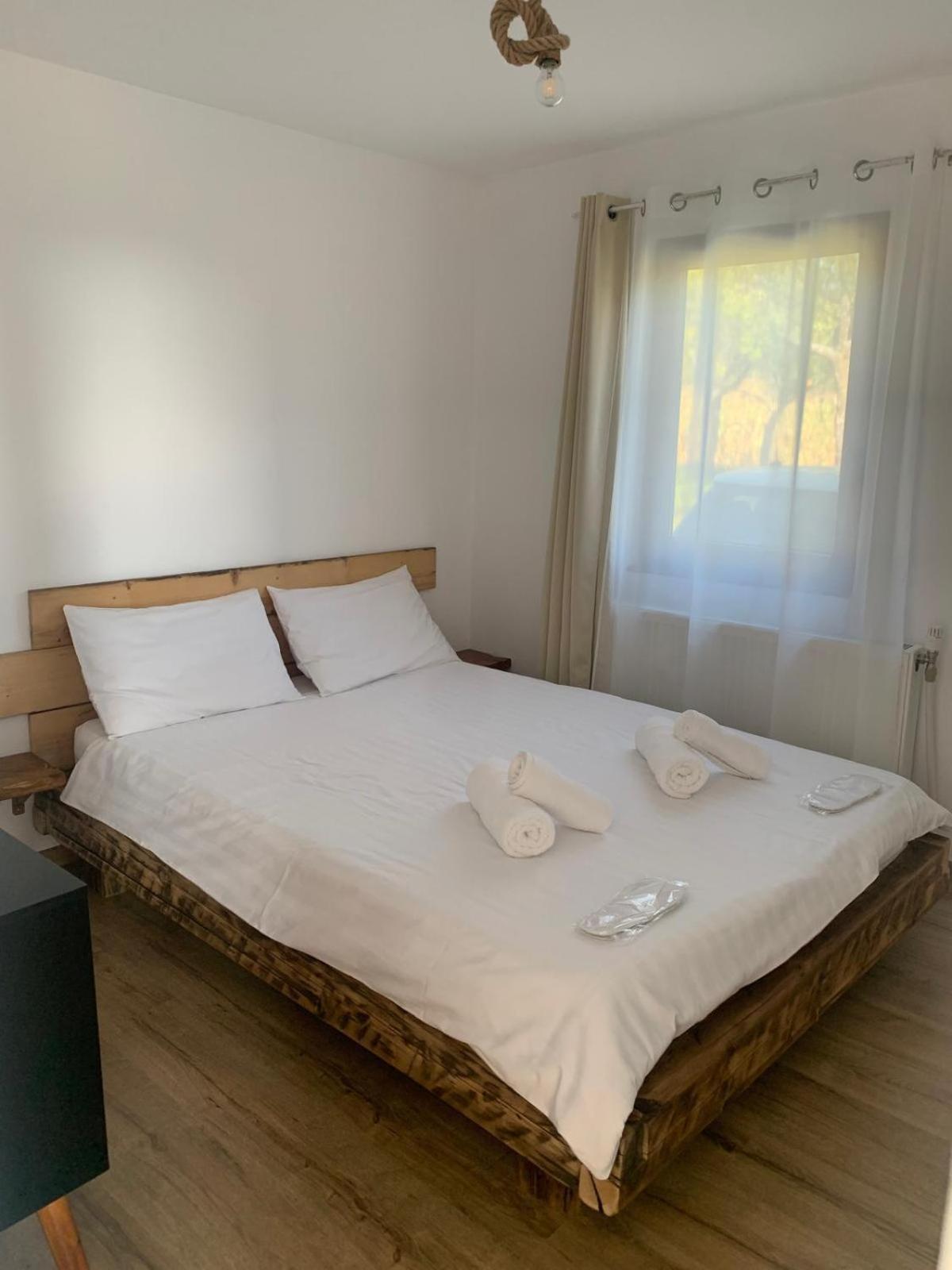 Le Chalet M - Cabana Cu O Panorama De Poveste. Surdesti  Luaran gambar