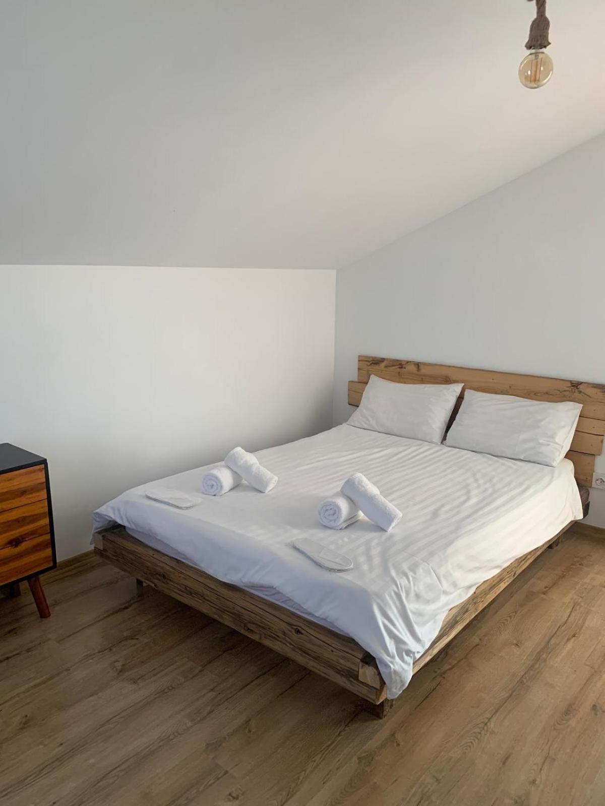 Le Chalet M - Cabana Cu O Panorama De Poveste. Surdesti  Luaran gambar