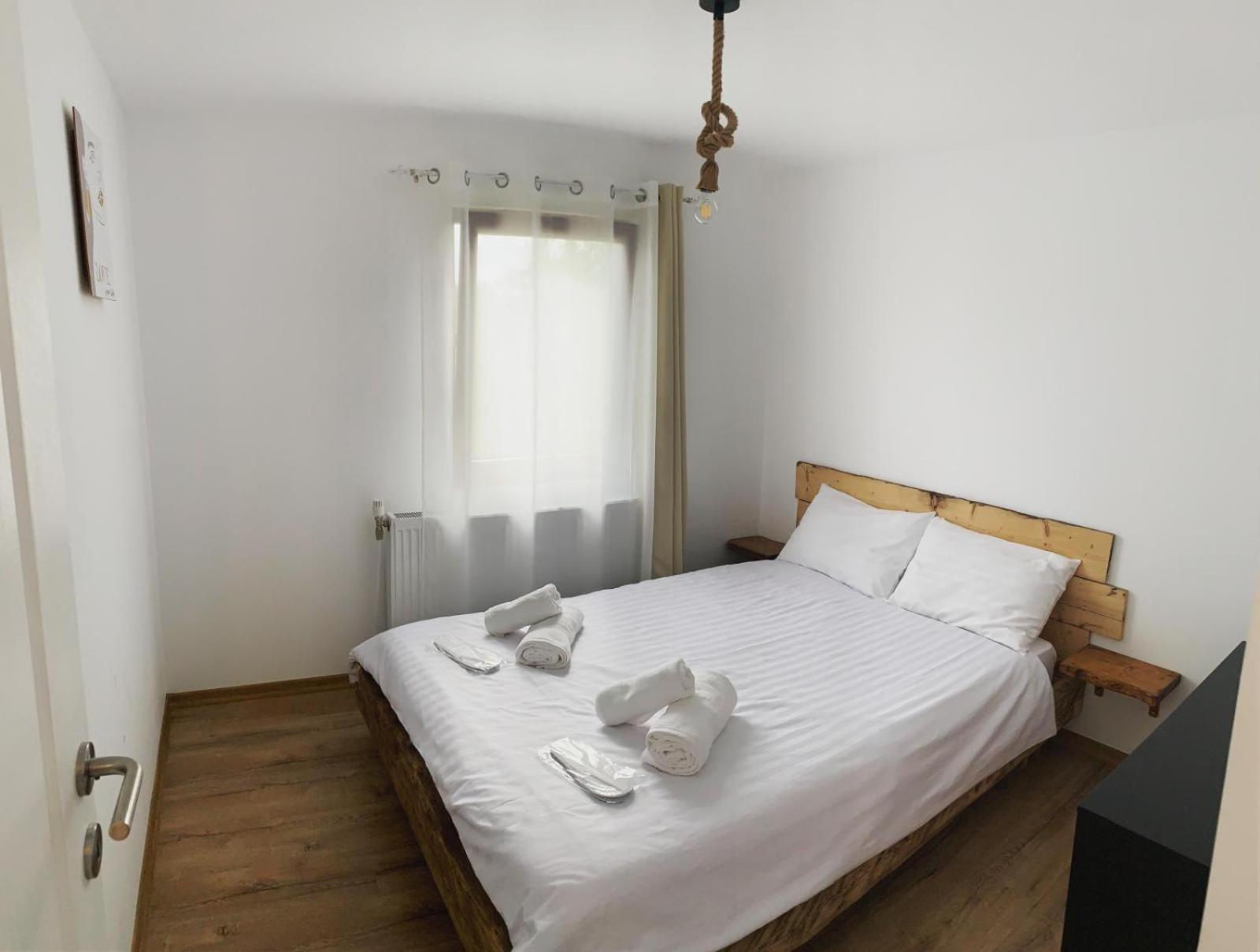 Le Chalet M - Cabana Cu O Panorama De Poveste. Surdesti  Luaran gambar